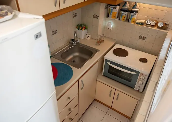 Olga's Sea View By Hsh Tolón